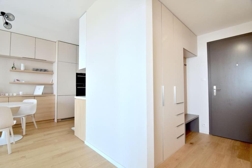 Downtown Charm With Free Parking Spot Apartment Bratislava Exterior photo