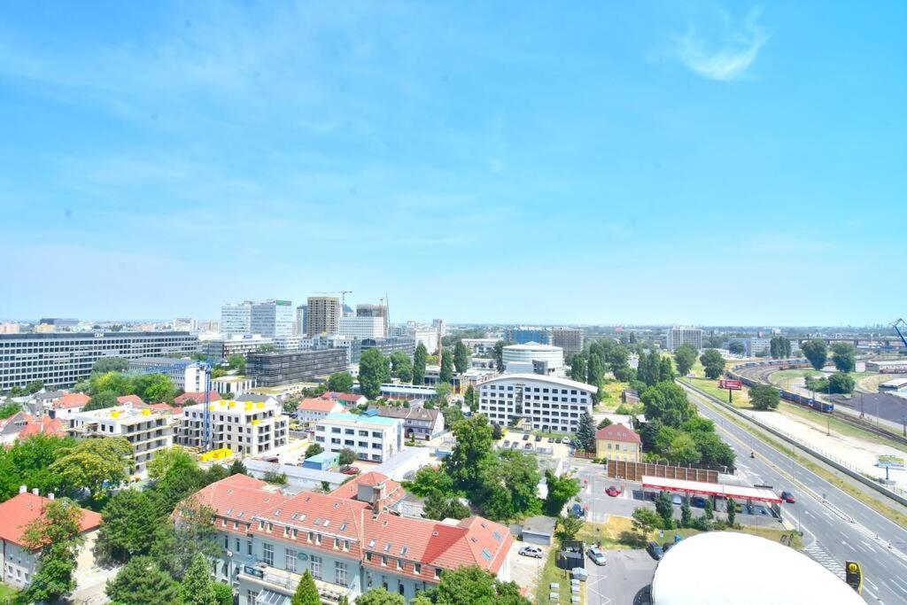 Downtown Charm With Free Parking Spot Apartment Bratislava Exterior photo